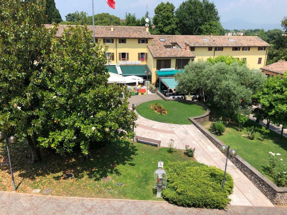 Irides Rooms A Un Passo Dai Parchi Divertimento Lazise Exterior photo