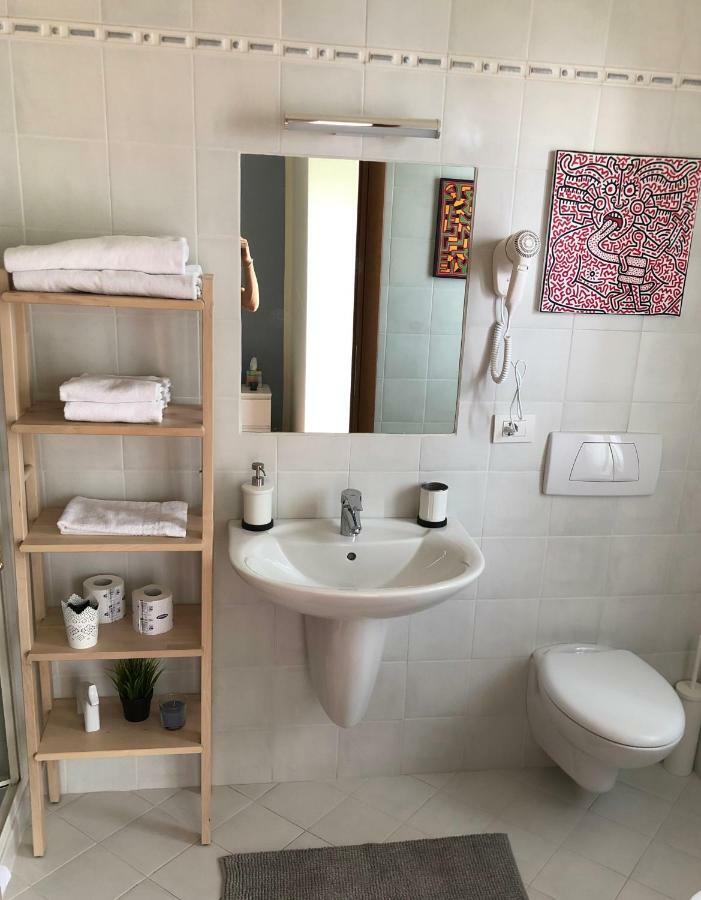 Irides Rooms A Un Passo Dai Parchi Divertimento Lazise Exterior photo