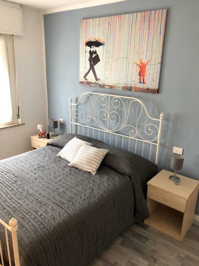 Irides Rooms A Un Passo Dai Parchi Divertimento Lazise Exterior photo